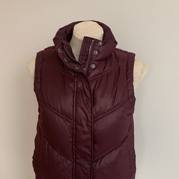 Womens GAP Purple Puffer Vest, Small - Picture 2 of 6